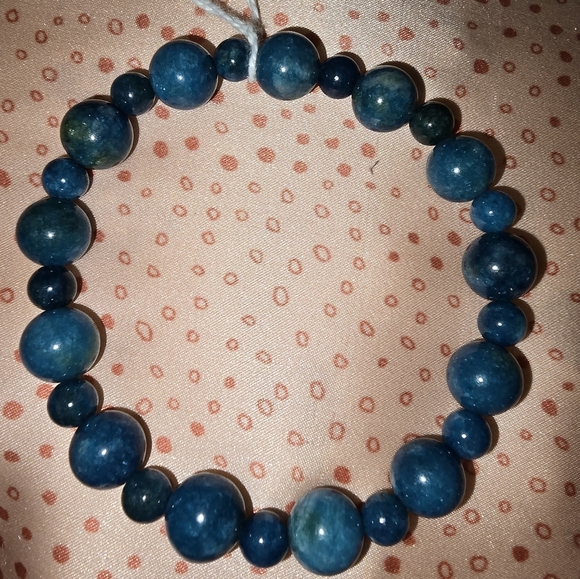 10 and 6mm Apatite Bracelet - Picture 4 of 5